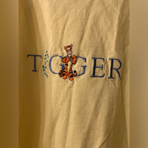 Embroidered Yellow Tigger Tee Size M 100% Cotton Vintage - Picture 2 of 8